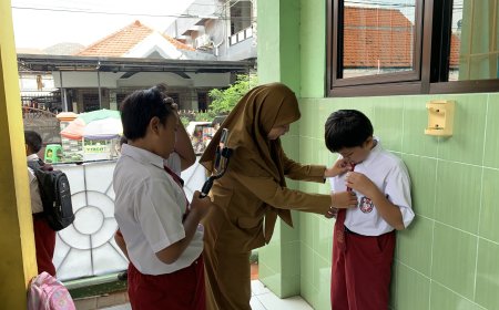 Digital Studentpreneur di SDN Jati: Tanamkan Public Speaking hingga Pembuatan Web Pribadi Sejak Dini