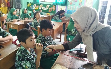 Melangkah ke Dunia Digital: SDN KEBOANSIKEP 2 Ajarkan Public Speaking hingga Web Personal