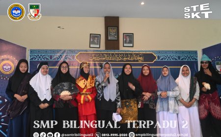 Panggung Ekspresi Santri Meriahkan Puncak Hari Buku Nasional 2025 di SMP Bilingual Terpadu 2