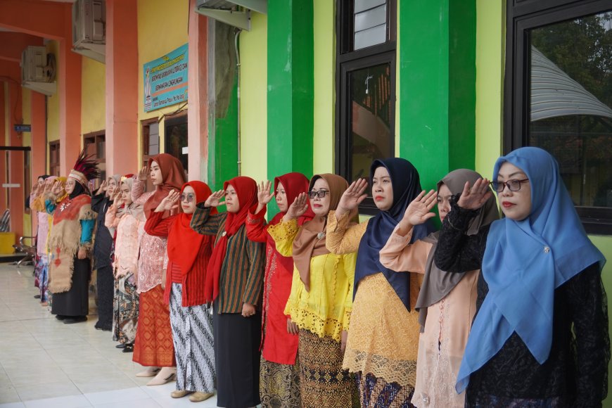 Semangat Belajar untuk Masa Depan Cerah: Upacara Hari Pendidikan Nasional 2025 di SMP Negeri 1 Balongbendo