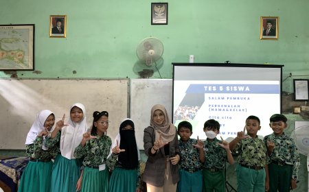 "Masa Depan Cerah Dimulai dari Sini: Serunya Digital Studentpreneur di SDN Kureksari!"
