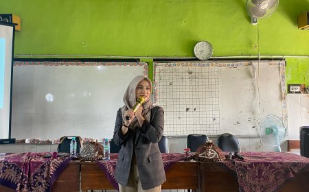 "Bukan Sekadar Main Gadget: Siswa SDN NGINGAS Bangun Identitas Digital"