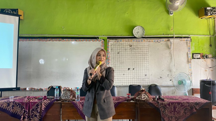 "Bukan Sekadar Main Gadget: Siswa SDN NGINGAS Bangun Identitas Digital"