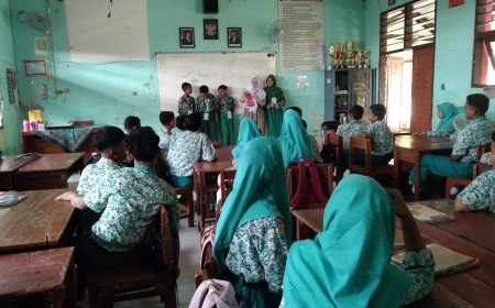 SMP Negeri 1 Jabon - PBB dan Poster: Dua Kegiatan MPLS yang Mengasah Kreativitas dan Disiplin Siswa