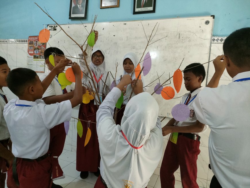 SMPN 1 JABON MPLS RAMAH : MEMBUAT POHON HARAPAN, DENGAN SEMANGAT YANG MEMBARA
