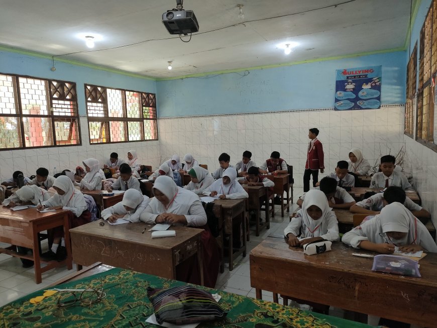 SMPN 1 JABON MPLS RAMAH : MEMBUAT POHON HARAPAN, DENGAN SEMANGAT YANG MEMBARA