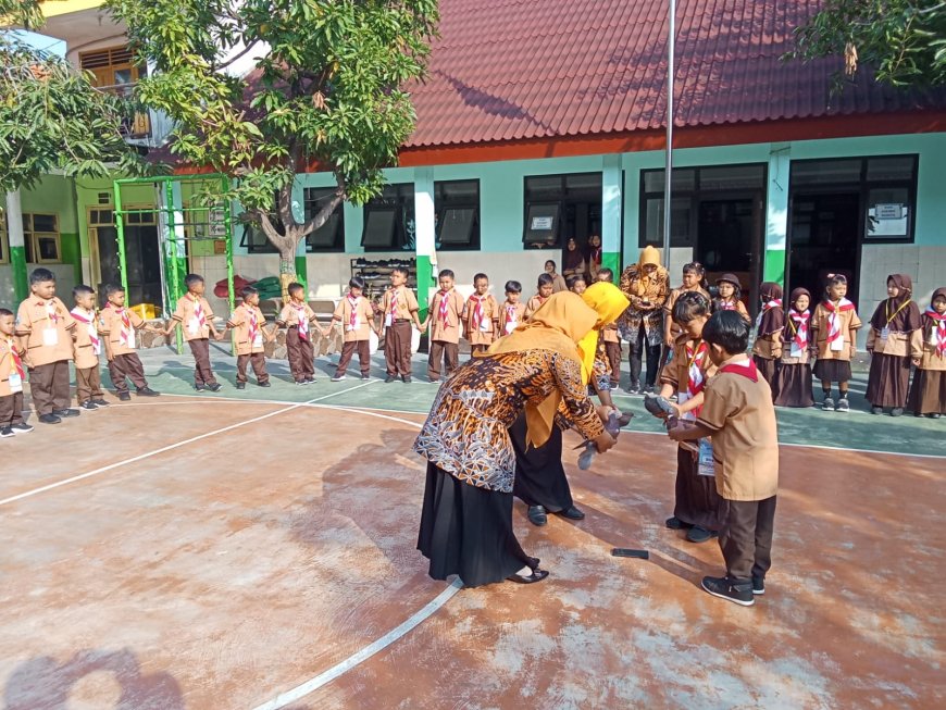 Penutupan MPLS SD Negeri Candi Diwarnai Pelepasan Burung Merpati