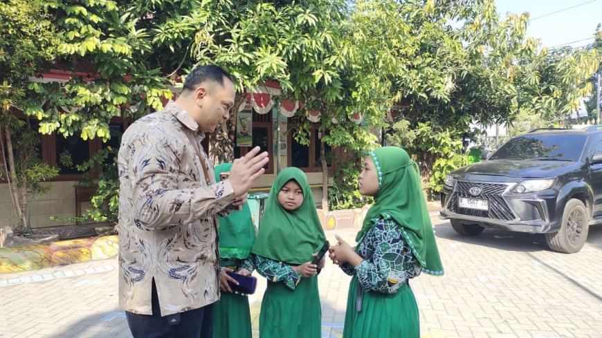 Digital Studentpreneur SDN Kepatihan 1 : Cetak Generasi Cakap Teknologi Sejak Usia Dinii
