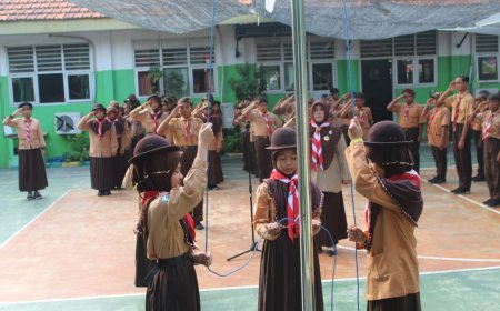 Upacara Hari Pramuka ke-64 di SD Negeri Candi: Momentum Penanaman Nilai Kepramukaan Sejak Dini