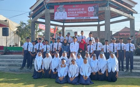 HUT REPUBLIK INDONESIA! SMPN 1 JABON IKUT SERTA PENGIBARAN BENDERA PUSAKA KECAMATAN JABON KABUPATEN SIDOARJO!