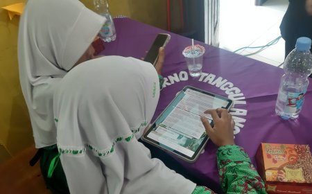 Digital Studentpreneur: Siswa SDN Kalisampurno 3 dan SDN Kalitengah 1 Belajar Public Speaking hingga Web Personal