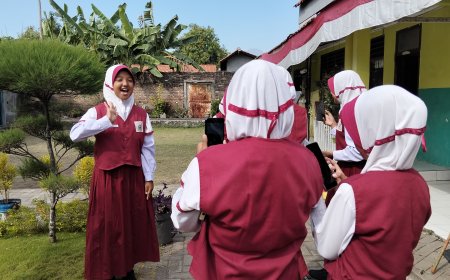 Muda, Kreatif, Digital: Siswa SDN Trompoasri 3 Berlatih Jadi Entrepreneur Cilik