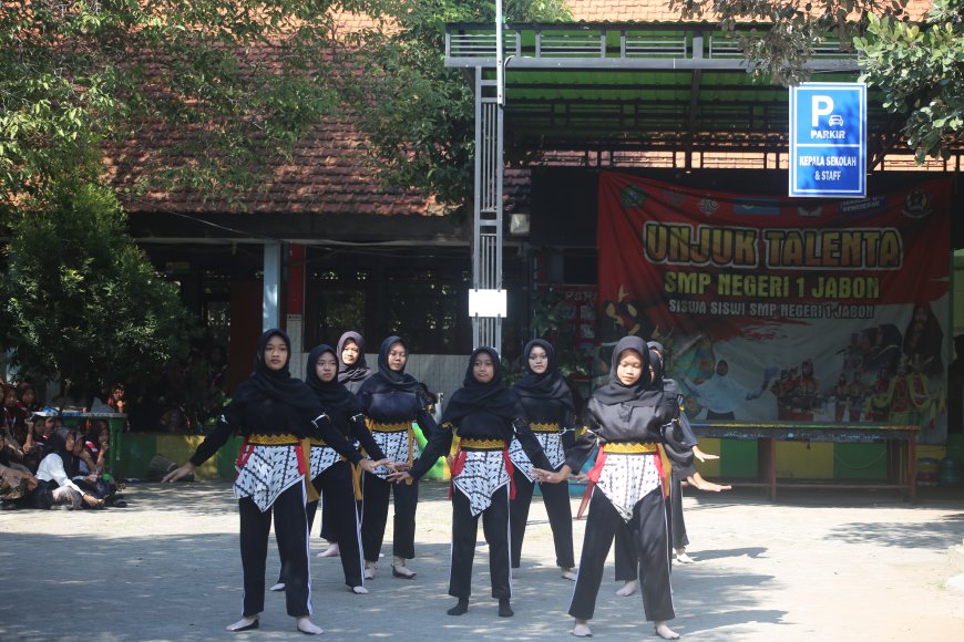 SMPN 1 JABON MENGGEBRAK! UNJUK TALENTA YANG MENGGETARKAN