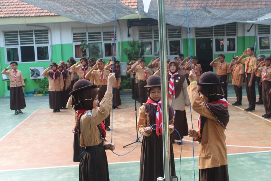 Upacara Hari Pramuka ke-64 di SD Negeri Candi: Momentum Penanaman Nilai Kepramukaan Sejak Dini