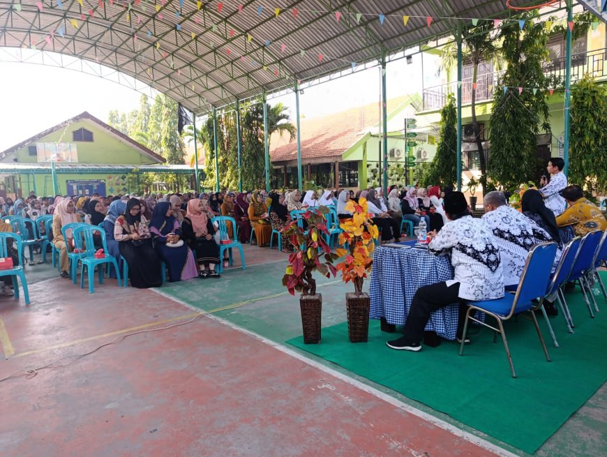 Sosialisasi Visi, Misi dan Program Sekolah kepada Wali Murid di SMPN 1 Prambon