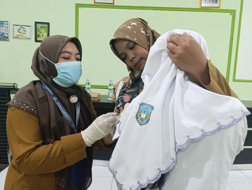 Langkah Pencegahan Sejak Dini: Imunisasi HPV untuk Siswa SMPN 1 Prambon