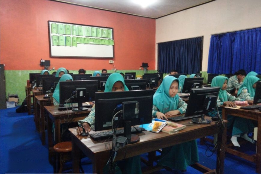 ANBK 2025 Berjalan Lancar dan Sukses di SMPN 1 Prambon
