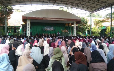 Peringatan Maulid Nabi Muhammad SAW di SMP Negeri 1 Krembung Sekaligus Lestarikan Budaya Jawa