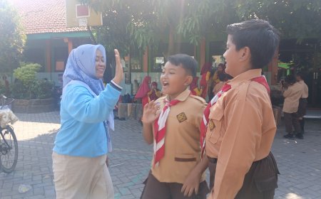 Digital Studentpreneur Kembangkan Kreativitas Digital Siswa SDN Barengkrajan 1