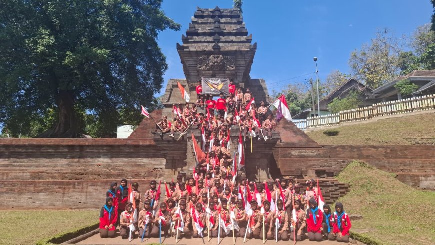SMP Negeri 1 Krembung Melatih Kegigihan Murid melalui Napak Tilas Kirab Bendera Merah Putih untuk Memperingati HUT ke-80 Republik Indonesia.