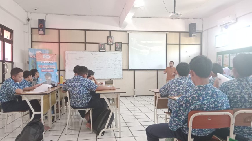 SMP AL MUSLIM JAWA TIMUR GELAR CAREER DAY 2025: TANAMKAN PROFIL LULUSAN "PERSONAL EXCELLENT" DAN JADIKAN SISWA SIAP HADAPI MASA DEPAN