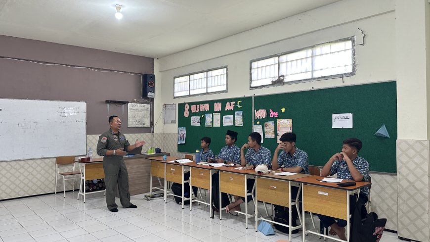 SMP AL MUSLIM JAWA TIMUR GELAR CAREER DAY 2025: TANAMKAN PROFIL LULUSAN "PERSONAL EXCELLENT" DAN JADIKAN SISWA SIAP HADAPI MASA DEPAN