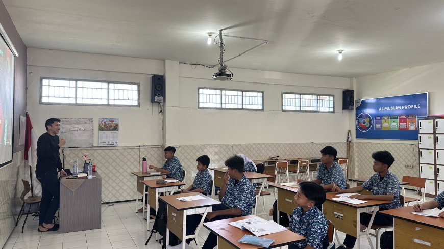 SMP AL MUSLIM JAWA TIMUR GELAR CAREER DAY 2025: TANAMKAN PROFIL LULUSAN "PERSONAL EXCELLENT" DAN JADIKAN SISWA SIAP HADAPI MASA DEPAN