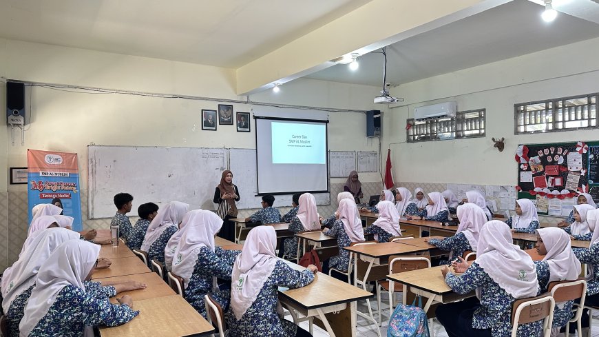 SMP AL MUSLIM JAWA TIMUR GELAR CAREER DAY 2025: TANAMKAN PROFIL LULUSAN "PERSONAL EXCELLENT" DAN JADIKAN SISWA SIAP HADAPI MASA DEPAN