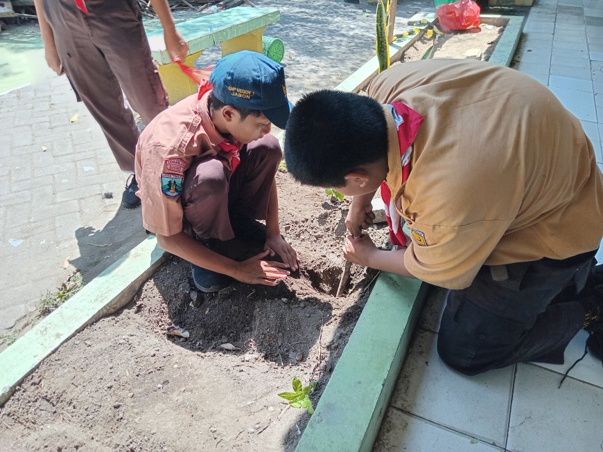 World Cleanup Day 2025: Aksi Nyata Peduli Lingkungan di SMPN 1 Jabon