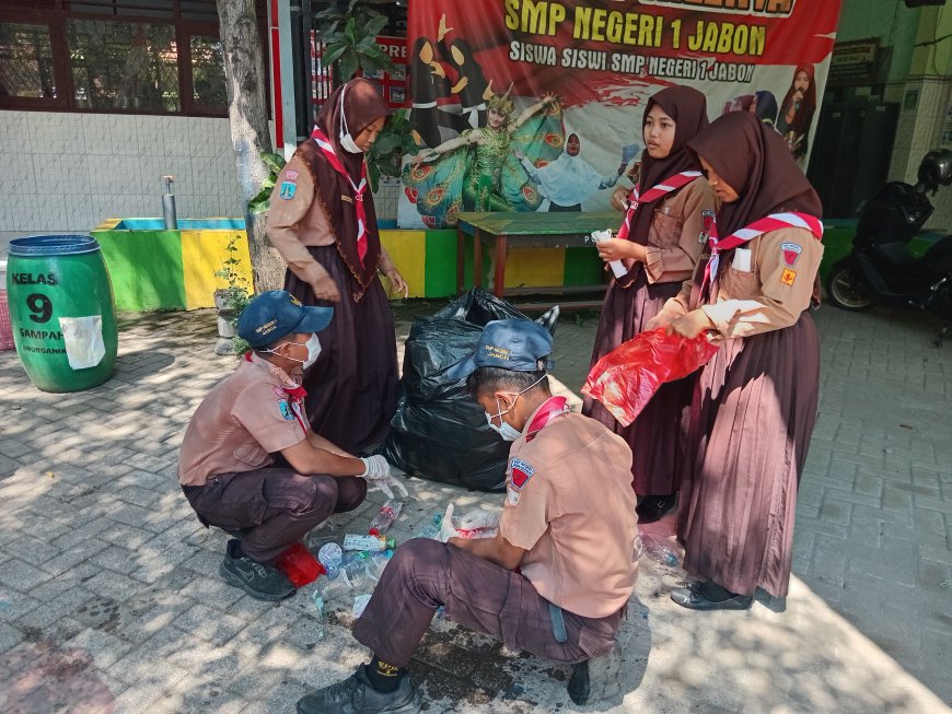 World Cleanup Day 2025: Aksi Nyata Peduli Lingkungan di SMPN 1 Jabon