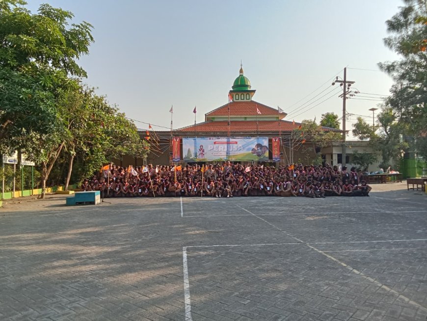 MEMBANGUN GENERASI MUDA BERKARAKTER MELALUI PERJUSA SMPN 1 JABON