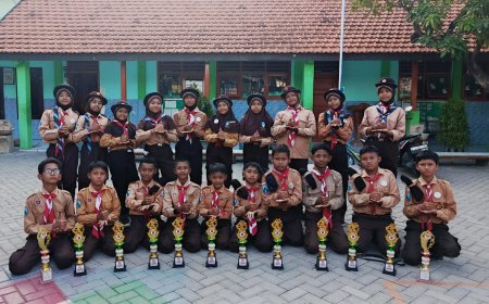 SDN KRAMATJEGU 1 BORONG 12 PIALA DALAM LOMBA TINGKAT II PRAMUKA TAHUN 2025 KWARRAN TAMAN