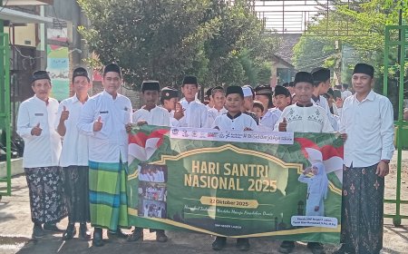 Dari Hati Santri untuk Ibu Pertiwi: SMPN 1 Jabon Merayakan Hari Santri dengan Khidmat