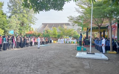 SMPN 1 JABON KOBARKAN SEMANGAT PEMUDA, KIBARKAN BENDERA PUSAKA SEBAGAI LAMBANG PERSATUAN NEGARA