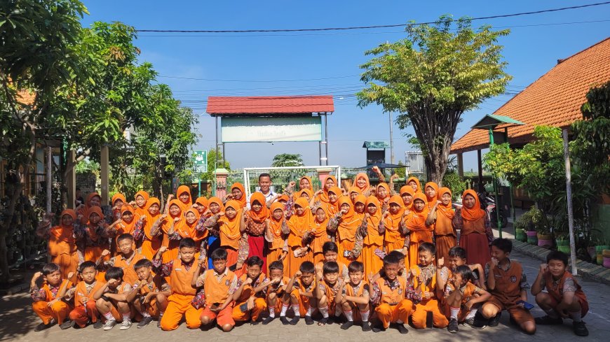 Digital Studentpreneur SDN Lajuk: Membekali Siswa dengan Keterampilan Digital dan Public Speaking