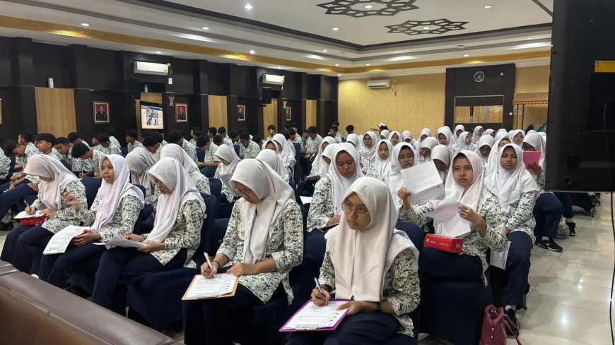 Kunjungan Edukasi SMP Al Muslim di Kantor Bea Cukai Tanjung Perak
