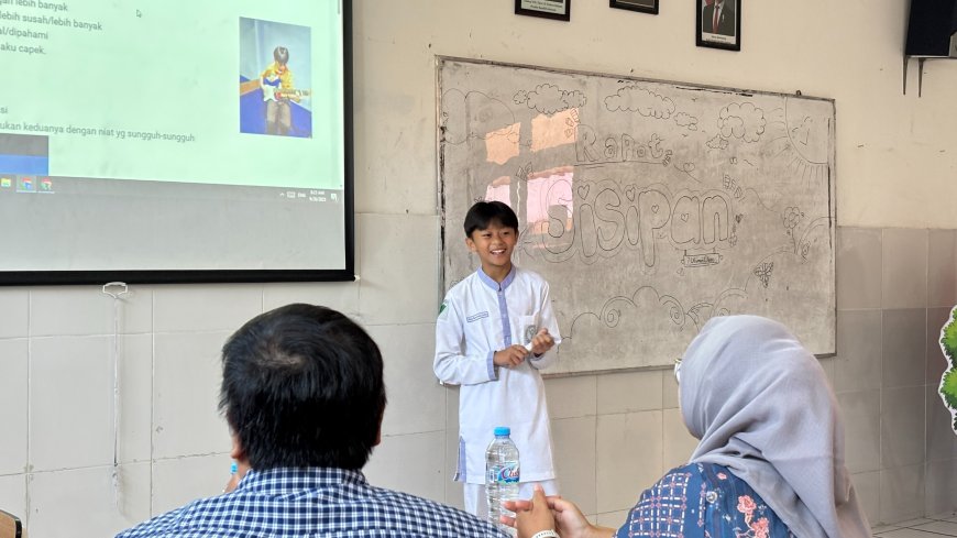 SMP Al Muslim Gelar “Show Your Spark!”: Paduan Presentasi Minat Bakat dan Penerimaan Rapor Sisipan yang Inspiratif