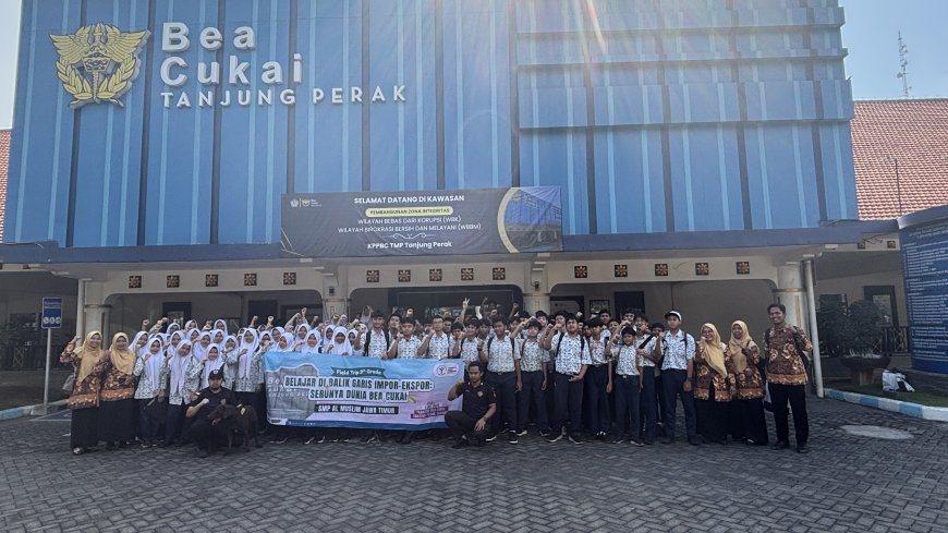 Kunjungan Edukasi SMP Al Muslim di Kantor Bea Cukai Tanjung Perak