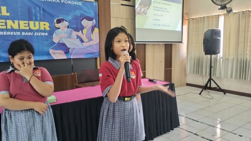 Generasi Percaya Diri: Siswa SD Kemala Bhayangkari 10 Berlatih Public Speaking dan Kreativitas Digital