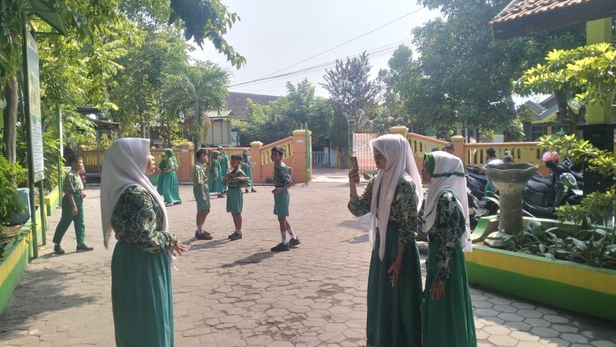 Siswa SDN Bulang, Simpang, dan Wirobiting 1 Antusias Ikuti Program Digital Studentpreneur