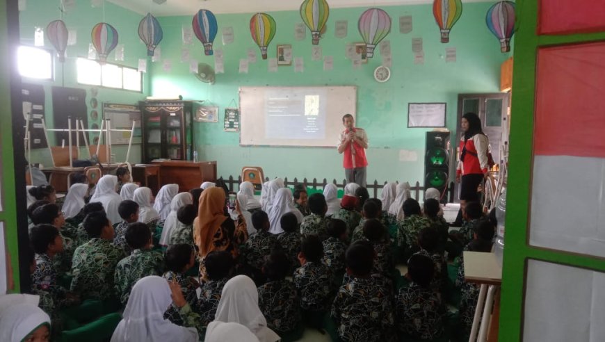 ???? Edukasi Seru Lewat Layar: SDN Banjarsari Gelar Nonton Bareng Film Yakult Tentang Pencernaan