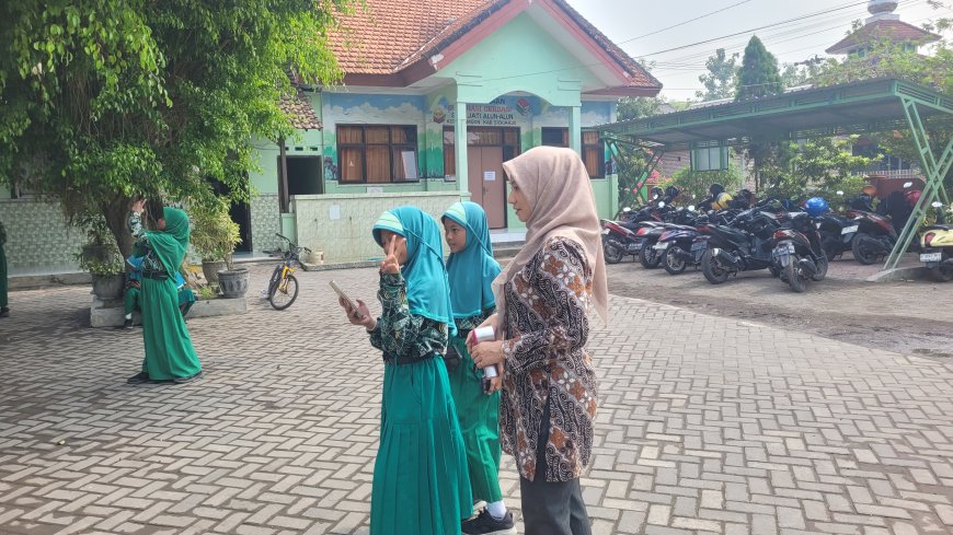 Dari Kelas Menuju Dunia Digital: Siswa Belajar Jadi Konten Kreator dalam Program Digital Studentpreneur