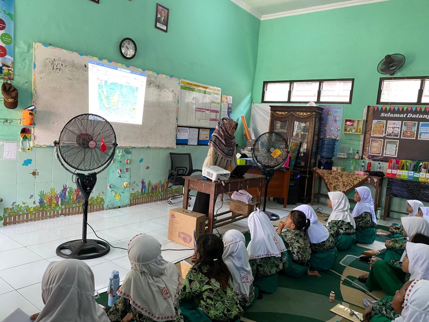 Kegiatan WIJABA (modul 2) di SDN Banjarsari: Mengenal Lingkungan Lewat Buku