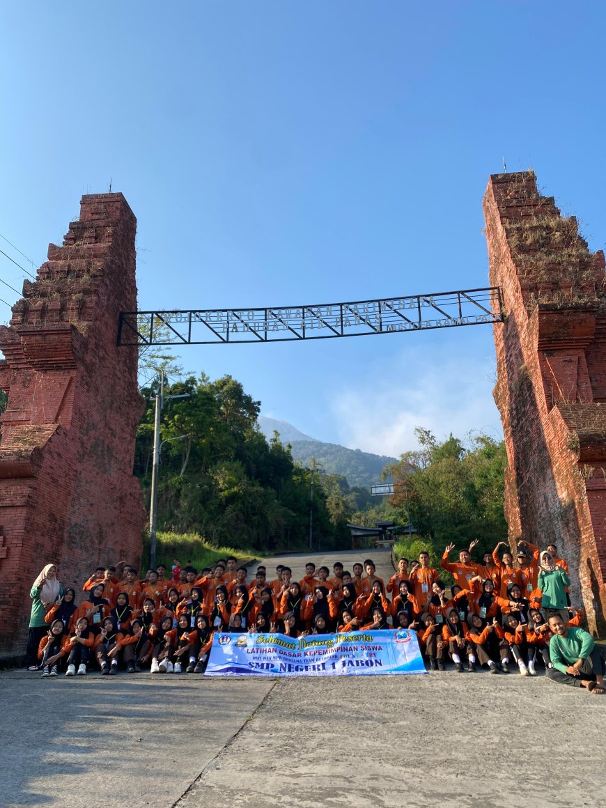 MEMBANGUN JIWA KEPEMIMPINAN MELALUI KEGIATAN LDKS
