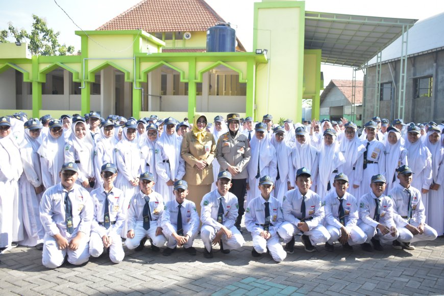 Sinergi SMPN 1 Wonoayu dan Polresta Sidoarjo dalam Upaya Pencegahan Konten Negatif di Kalangan Pelajar