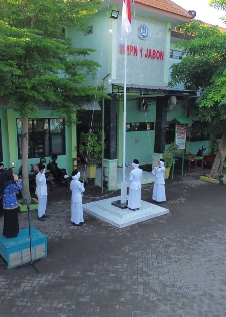 Upacara Hari Kesaktian Pancasila di SMPN 1 Jabon: Meningkatkan Rasa Nasionalisme dan Cinta Tanah Air