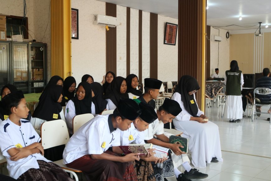Dari Hati Santri untuk Ibu Pertiwi: SMPN 1 Jabon Merayakan Hari Santri dengan Khidmat