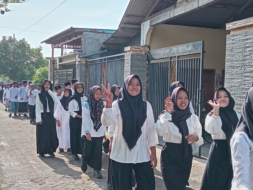 Dari Hati Santri untuk Ibu Pertiwi: SMPN 1 Jabon Merayakan Hari Santri dengan Khidmat