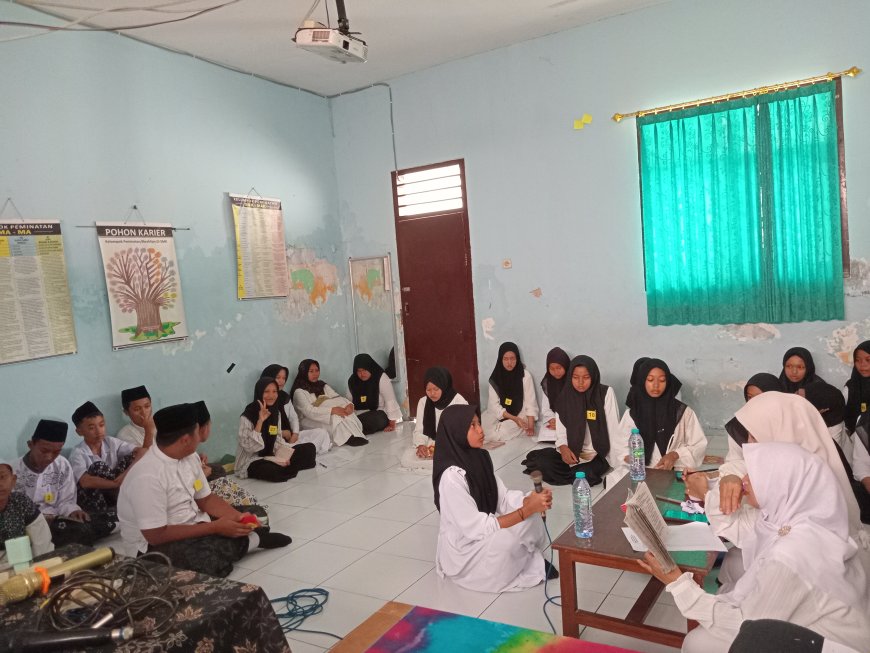 Dari Hati Santri untuk Ibu Pertiwi: SMPN 1 Jabon Merayakan Hari Santri dengan Khidmat