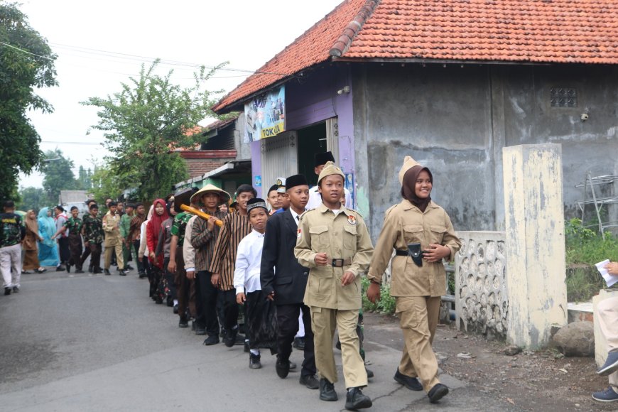 Meneladani perjuangan,Mengisi kemerdekaan: Semaraknya Hari Pahlawan  SMPN 1 Jabon